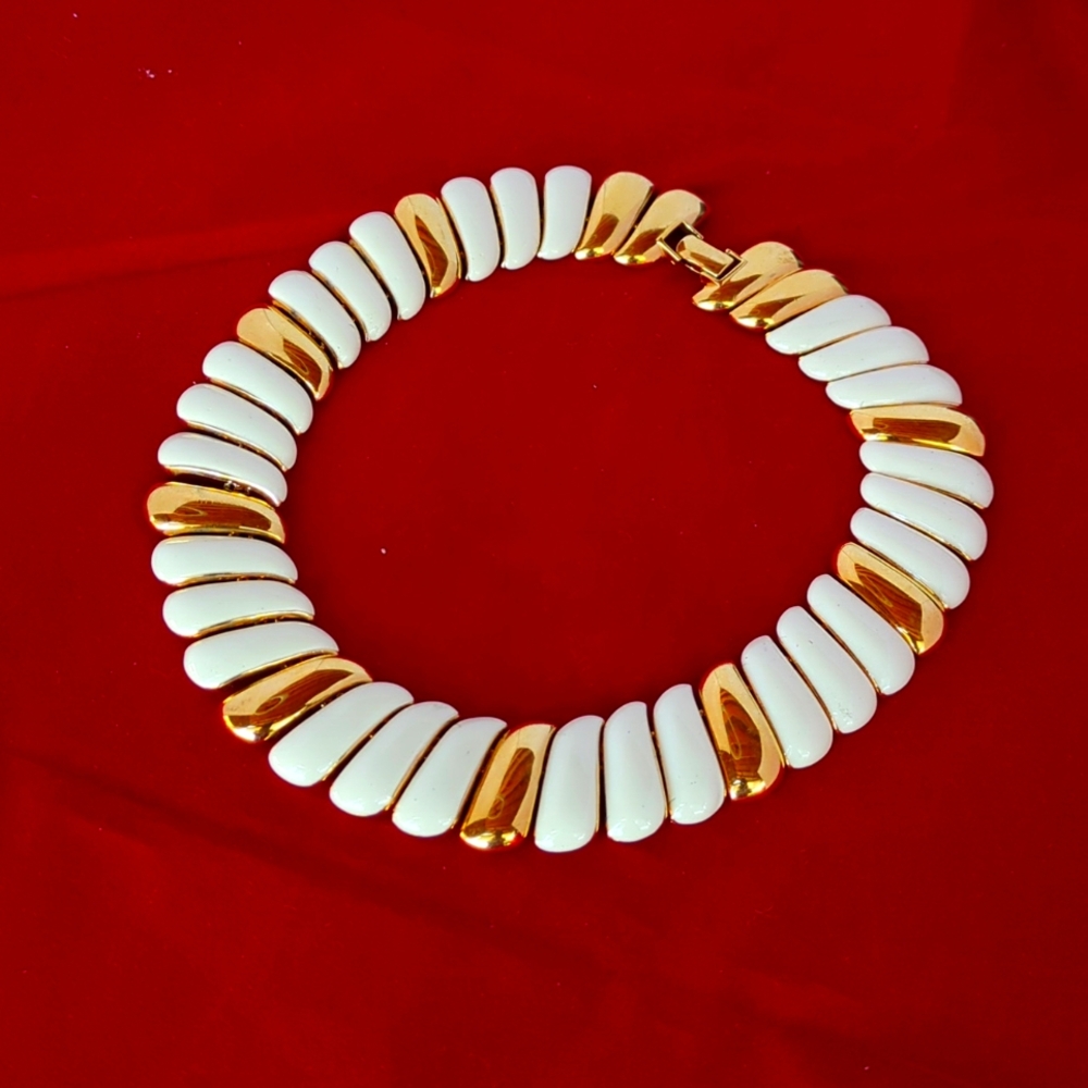 Monet Choker Beige Gold Tone Designer Signed Vintage 1980s 1990s. - Picture 2 of 14